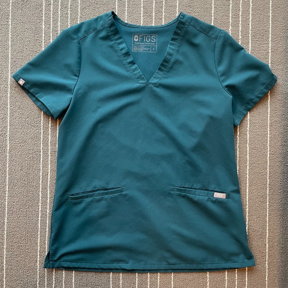 Figs Caribbean Blue Casma Three-Pocket Scrub Top